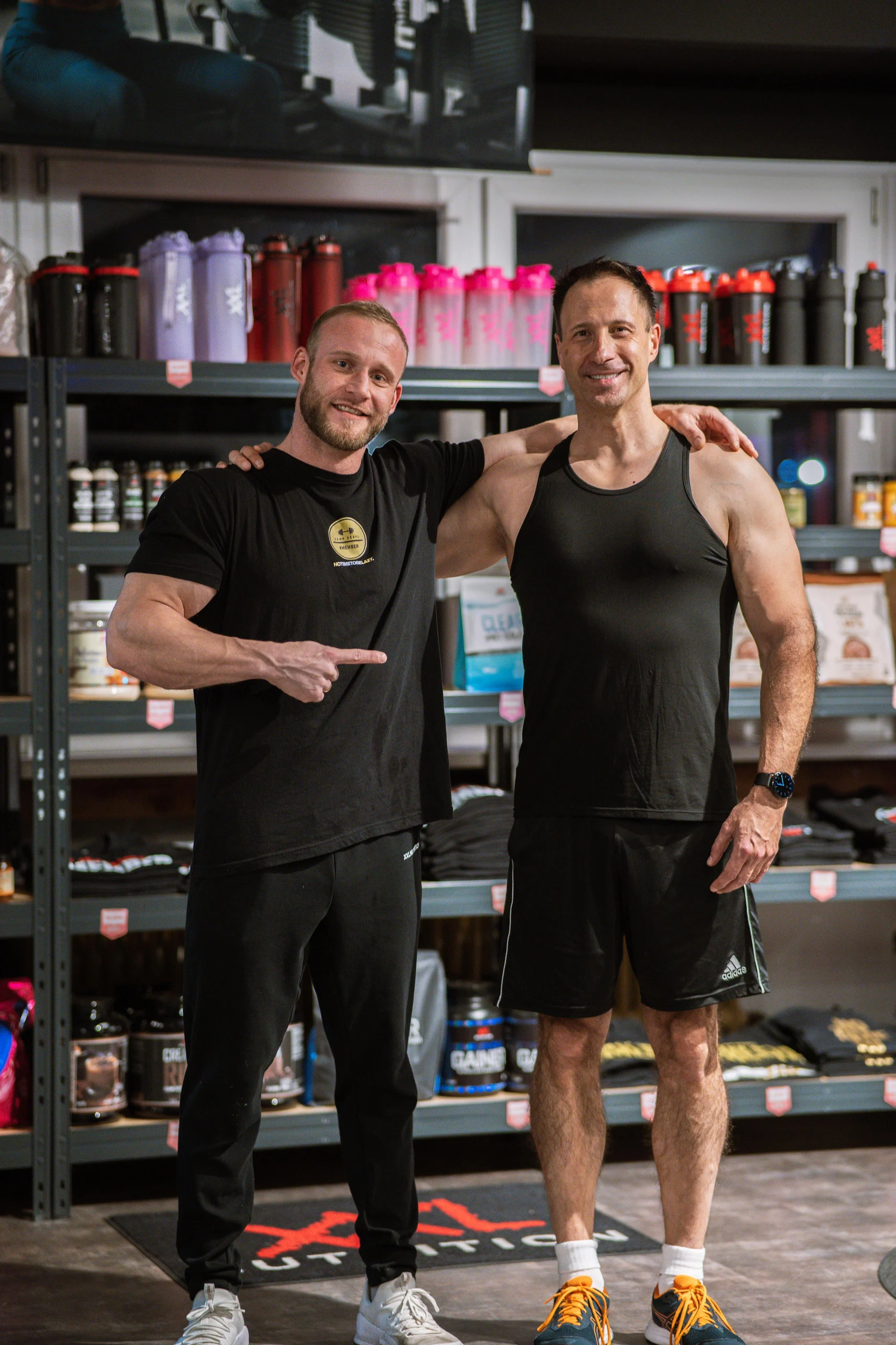 Dominik Dörfl mit einem Klienten im Personal Training im Studio