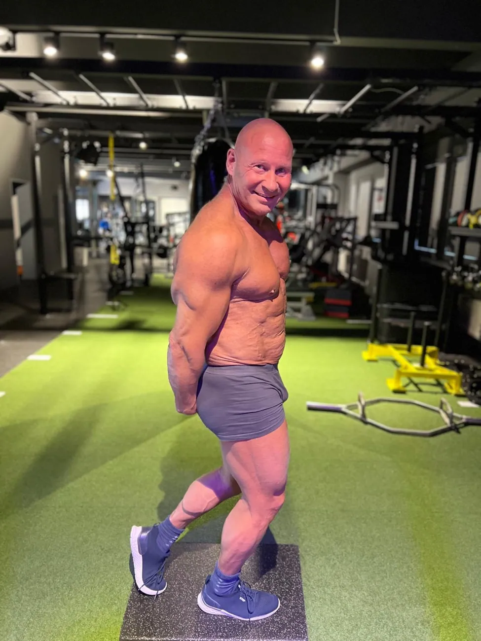 Günter Preis during a condition check at the gym, side view