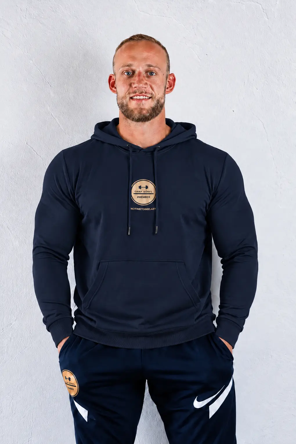 Kapüşonlu ve altın #MEMBER amblemli lacivert Camp Dörfl Sweatshirt