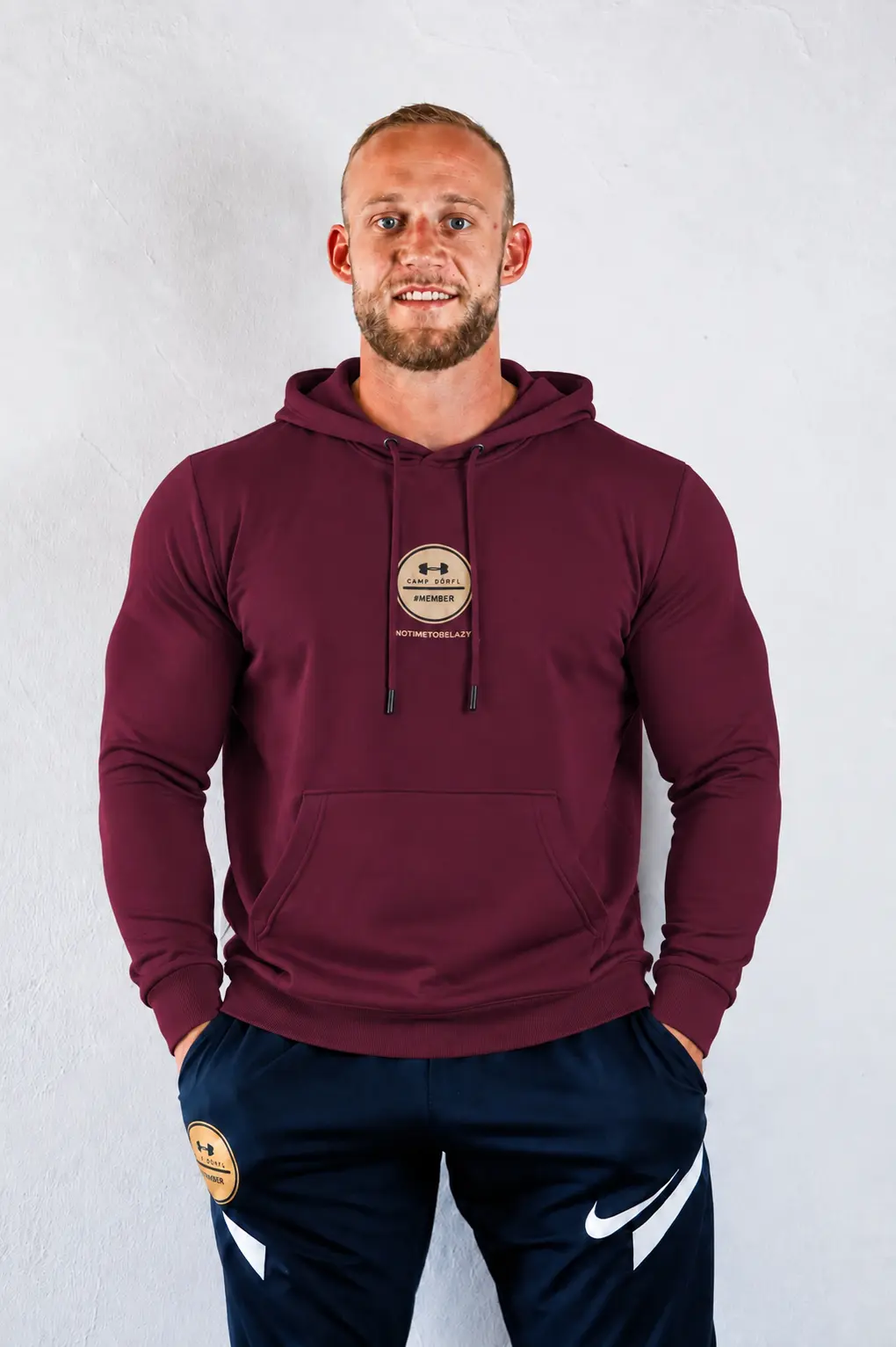 Kapüşonlu ve altın #MEMBER amblemli bordo Camp Dörfl Sweatshirt